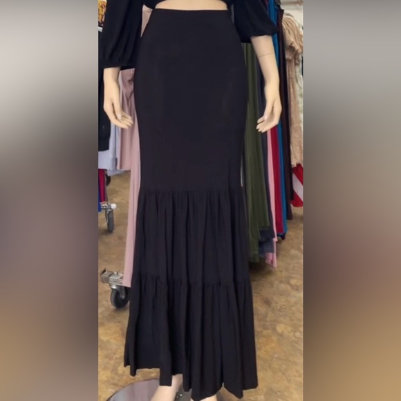 34 Chic Black Maxi Tiered Skirt - Picture 1 of 1